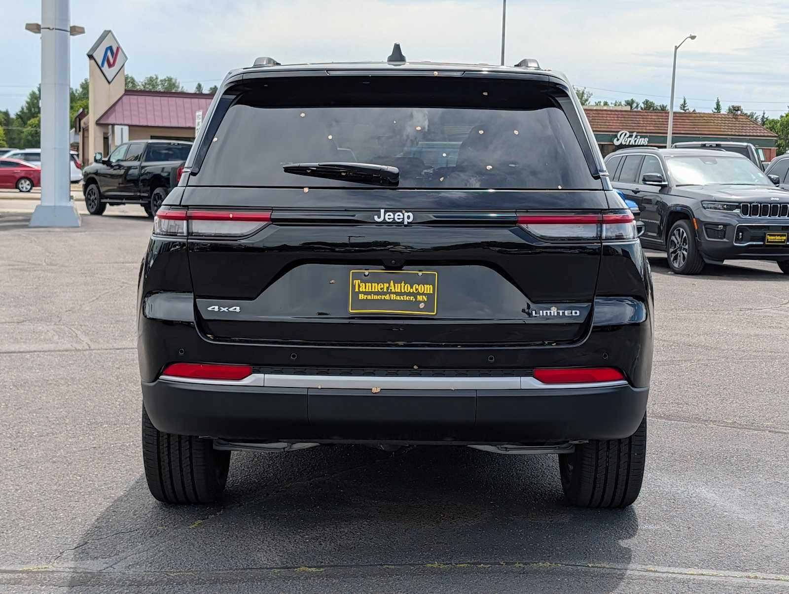 New 2026 Diamond Black Crystal Pearlcoat Jeep Limited image 6