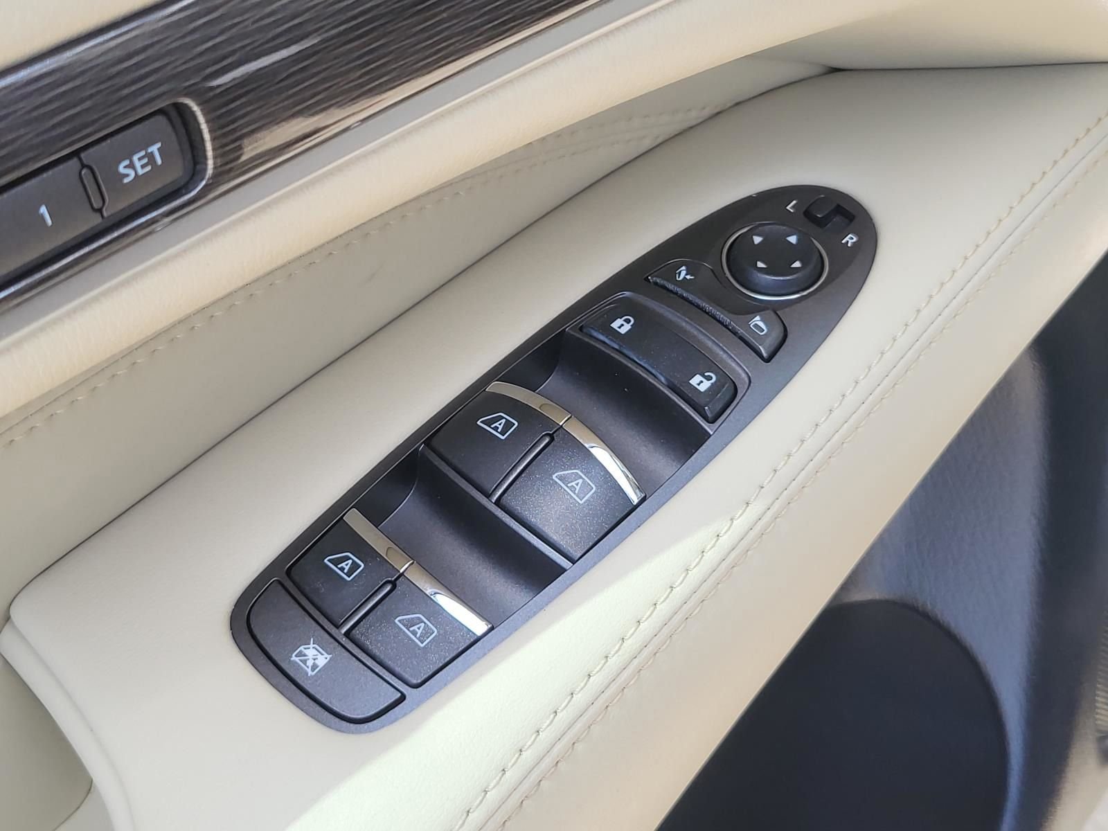 Used 2019 Hermosa Blue INFINITI LUXE image 18