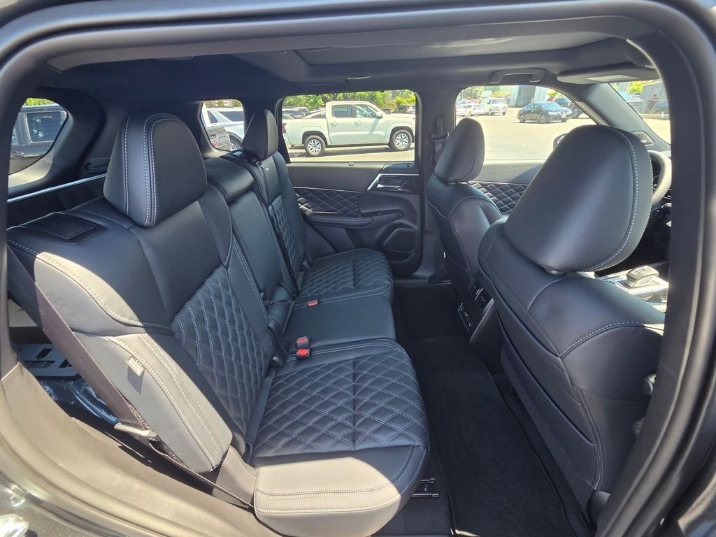 New 2026 Gray Nissan Platinum image 18