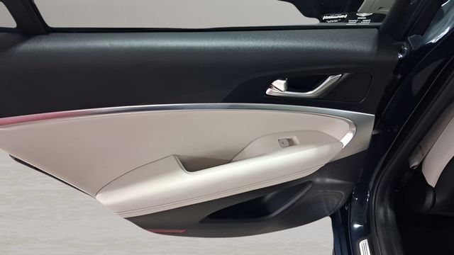 2025 GENESIS G70 Standard - Photo 25