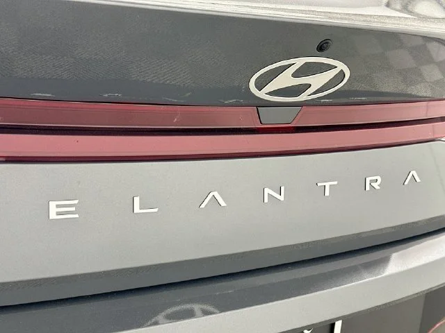 New 2026 Hyundai ELANTRA SE