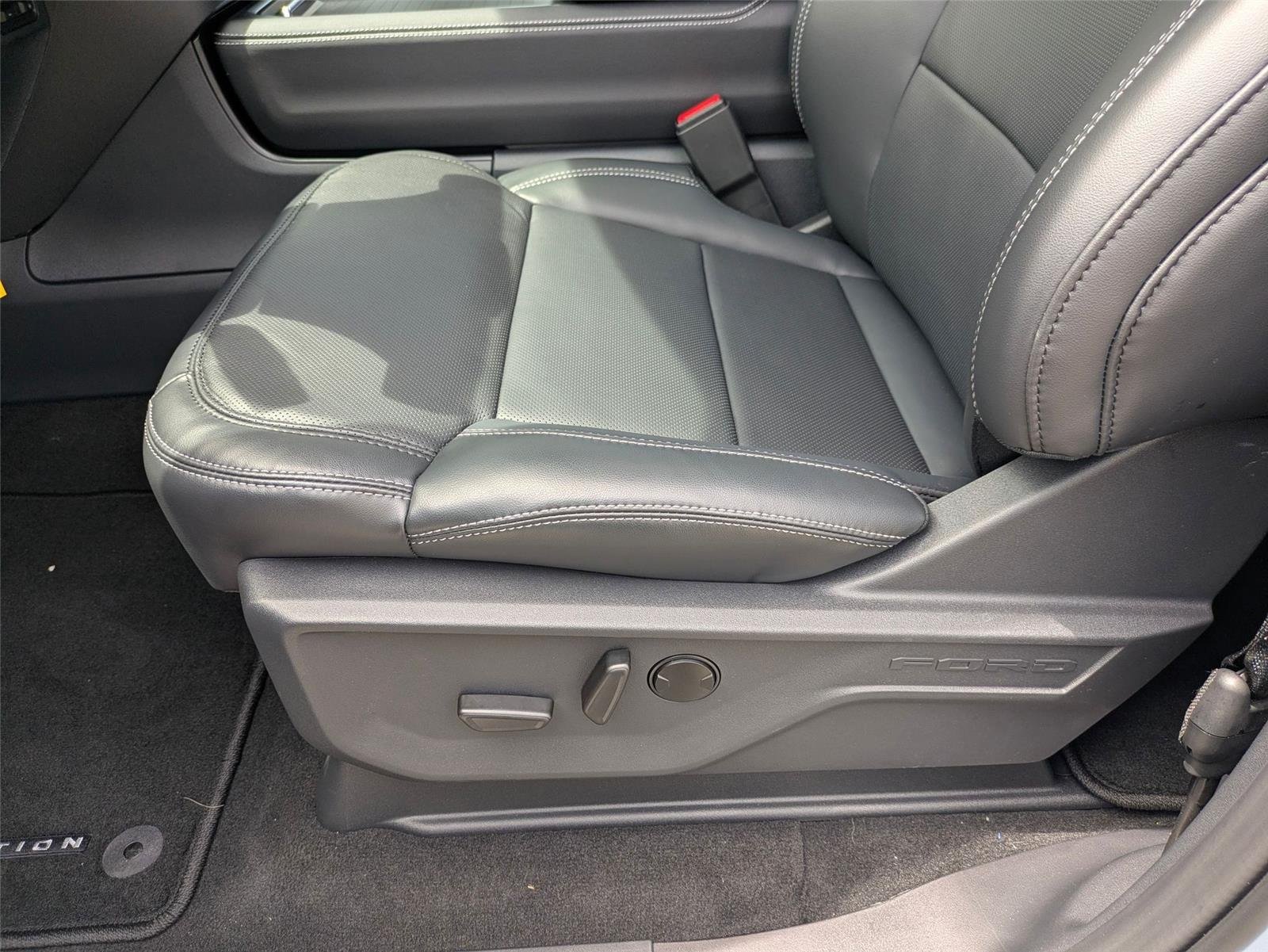 New 2026 Glacier Gray Metallic Tri-Coat Ford Platinum® image 15