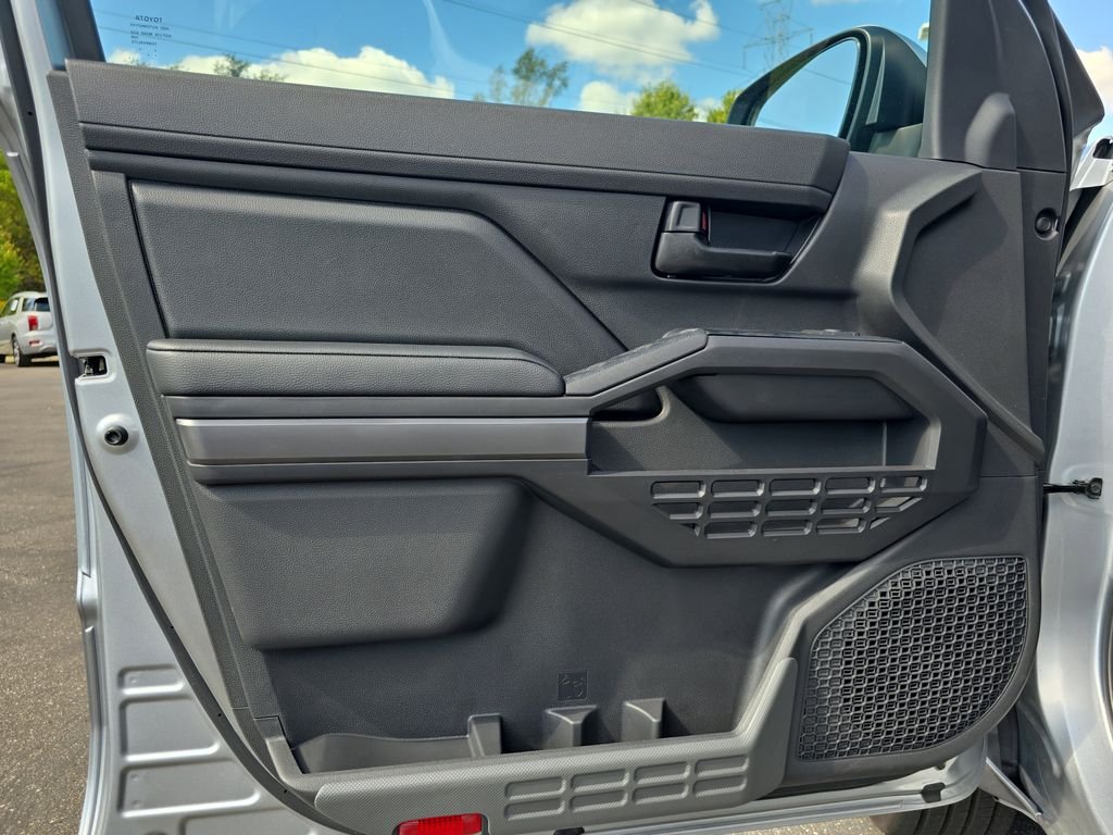 2025 Toyota Tacoma SR5 - Photo 28