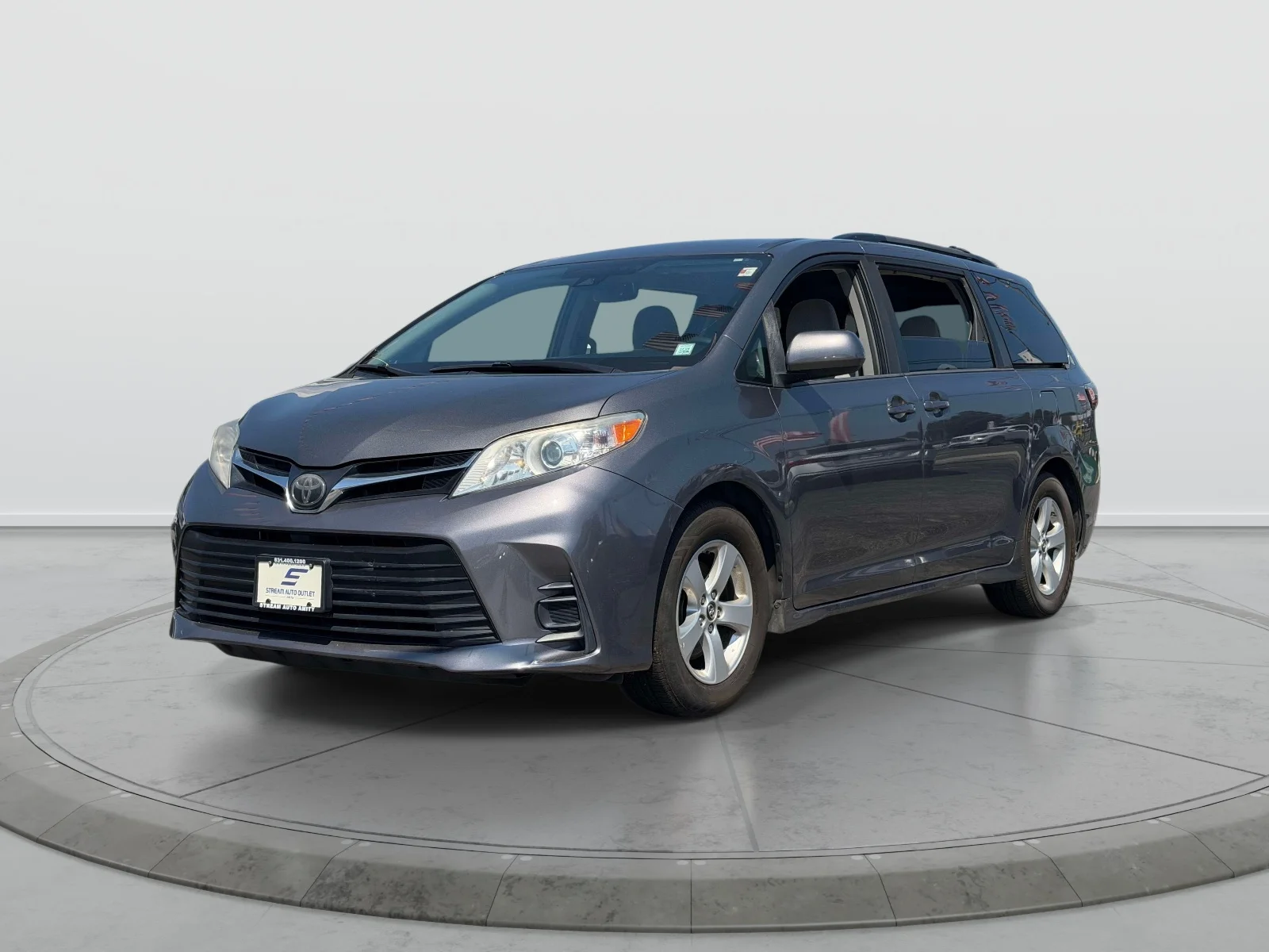 Used 2018 Gray Toyota LE image 3