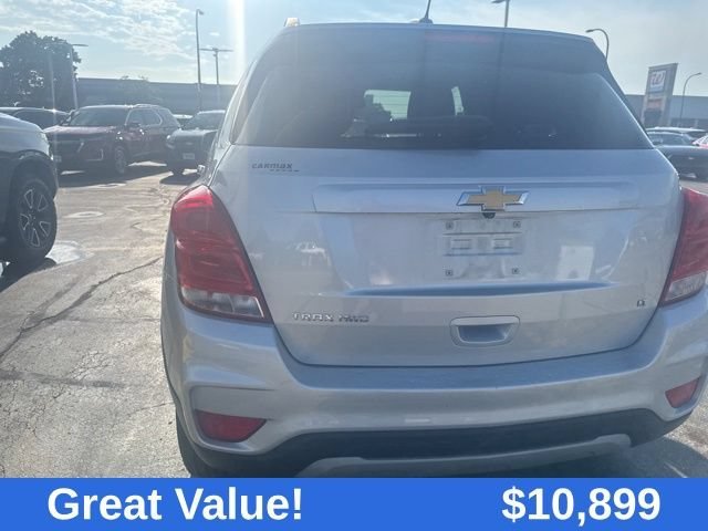 Used 2018 SILVER ICE METALLIC Chevrolet LT image 15