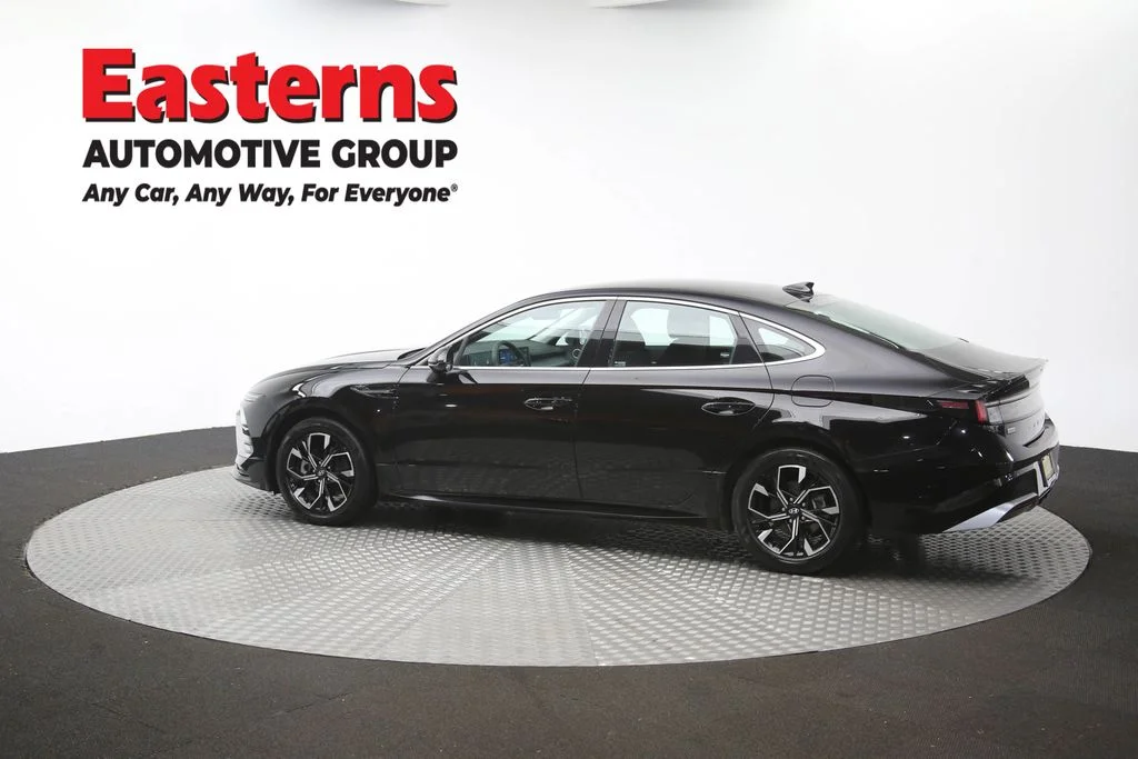 Used 2025 Black Hyundai SEL image 63