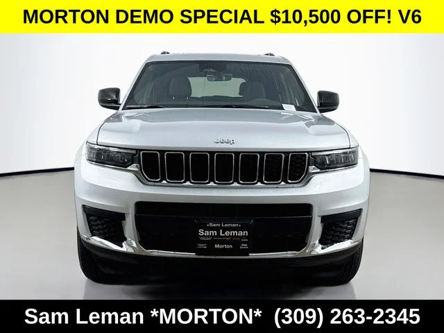 New 2025 Silver Jeep Laredo image 2