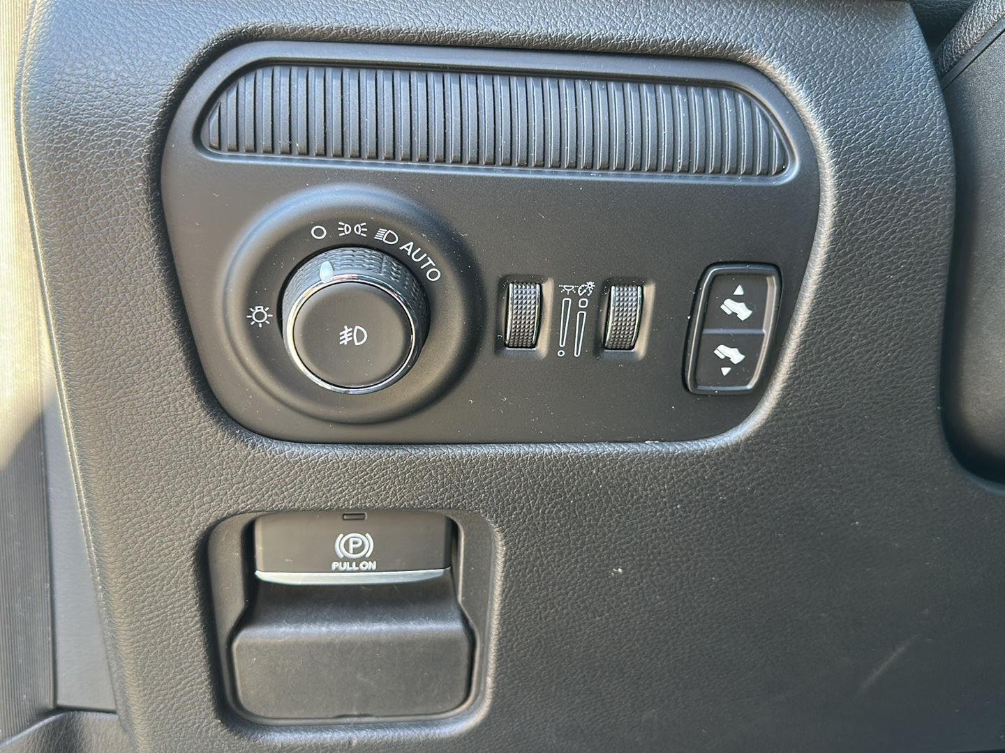 Used 2022 Bright White Clearcoat Jeep Series II image 15