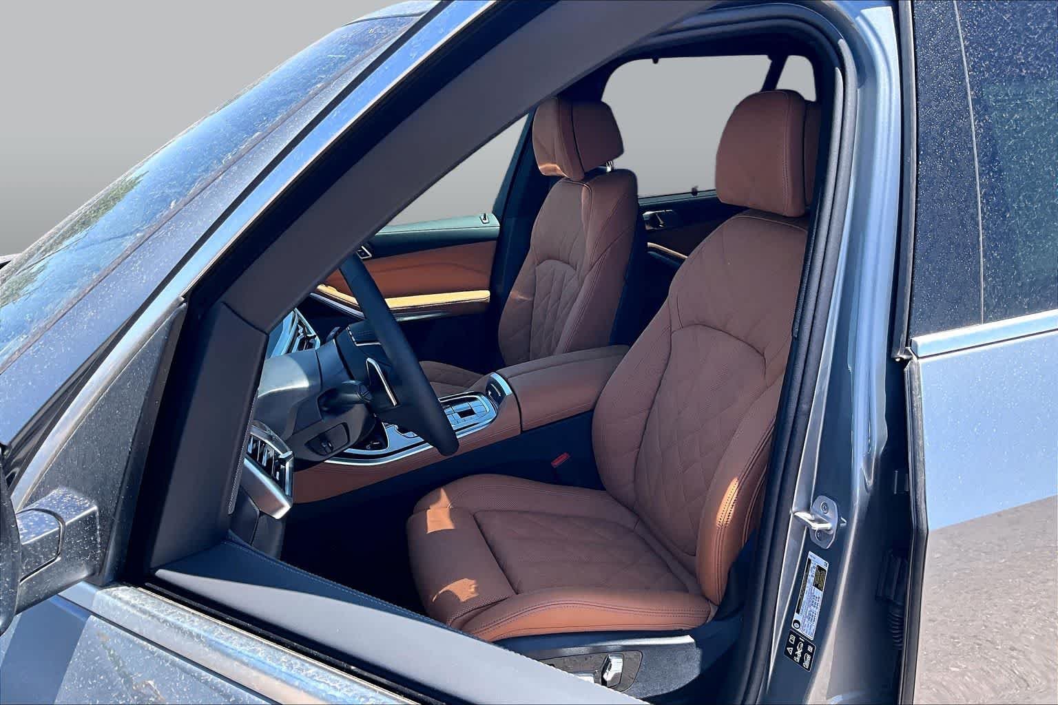 New 2026 Skyscraper Grey Metallic BMW xDrive40i image 9