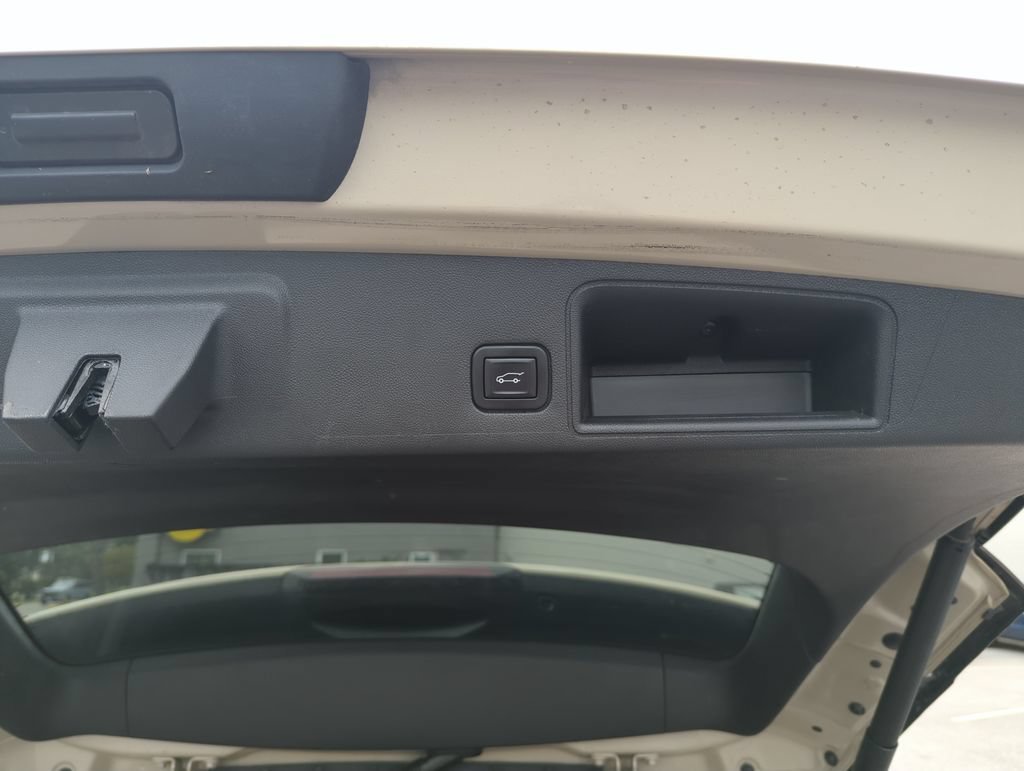 Used 2022 Desert Sand Metallic GMC AT4 image 31
