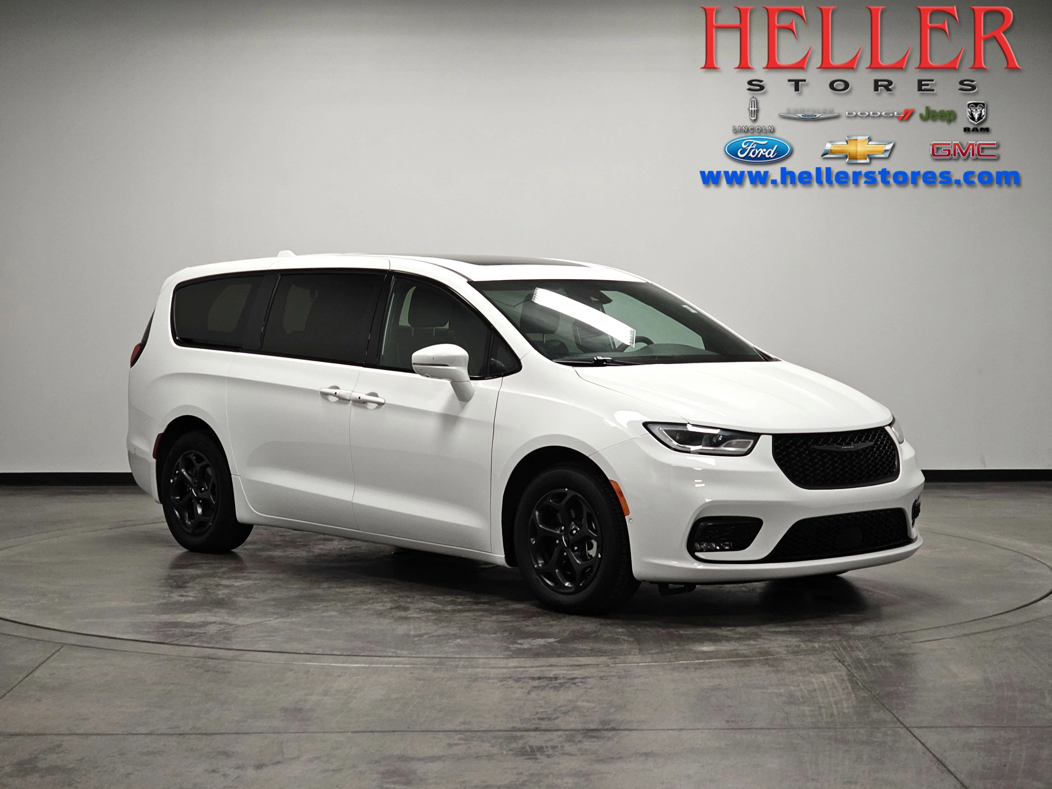 2022 Chrysler Pacifica Hybrid Limited Hybrid's photo