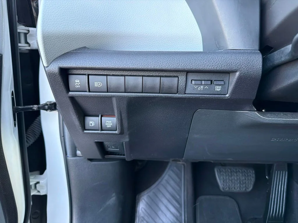 Used 2025 White Toyota LE image 8