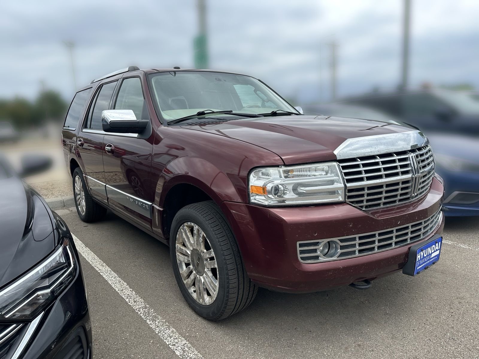 Used 2012 Red Lincoln Base image 2