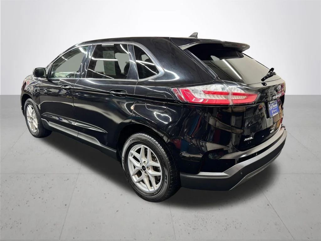Used 2023 Black Ford SEL image 4