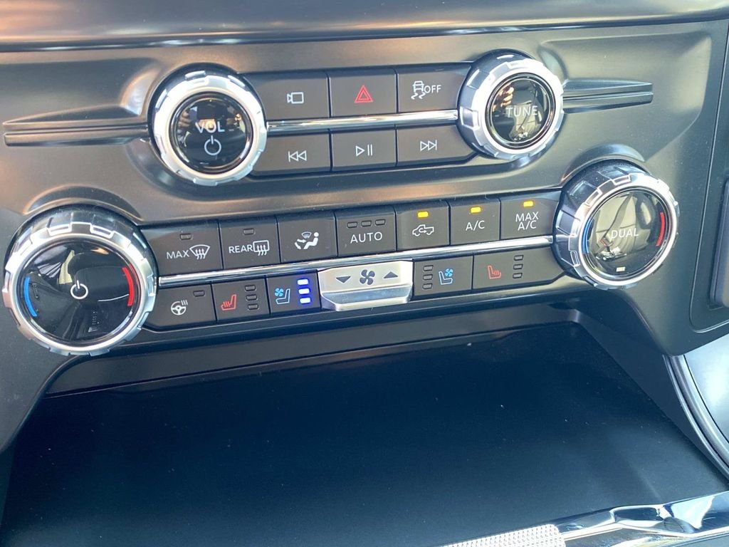 New 2026 Iconic Silver Metallic Ford Lariat® image 18