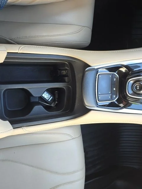 Used 2021 White Acura Base image 18