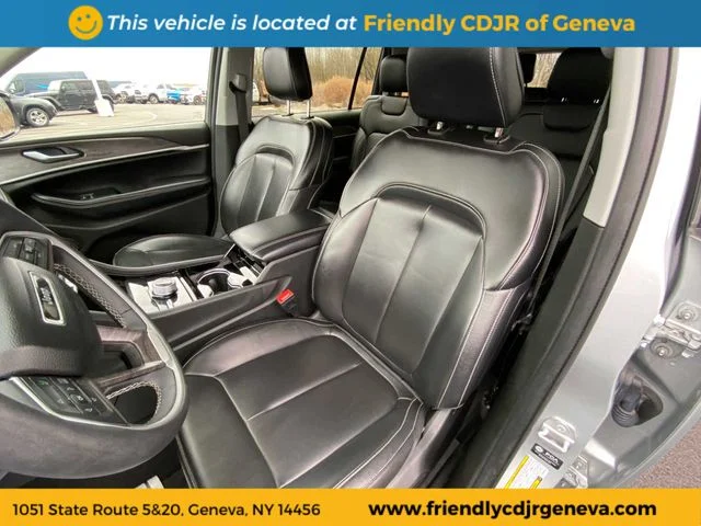 Used 2023 Silver Jeep Limited image 9