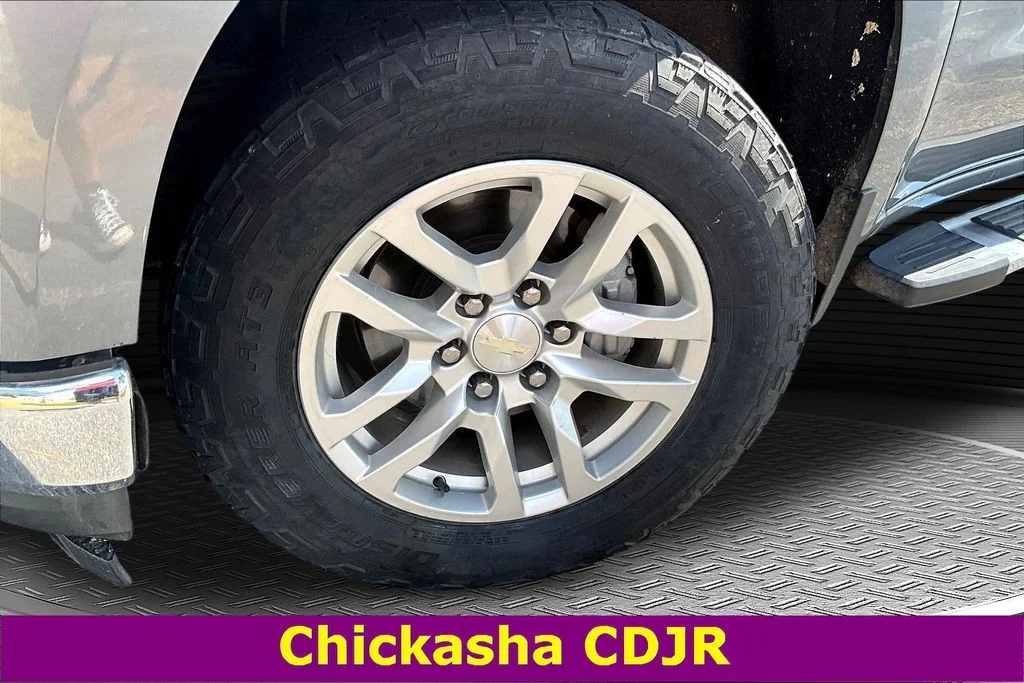 Used 2020 Gray Chevrolet LT image 34