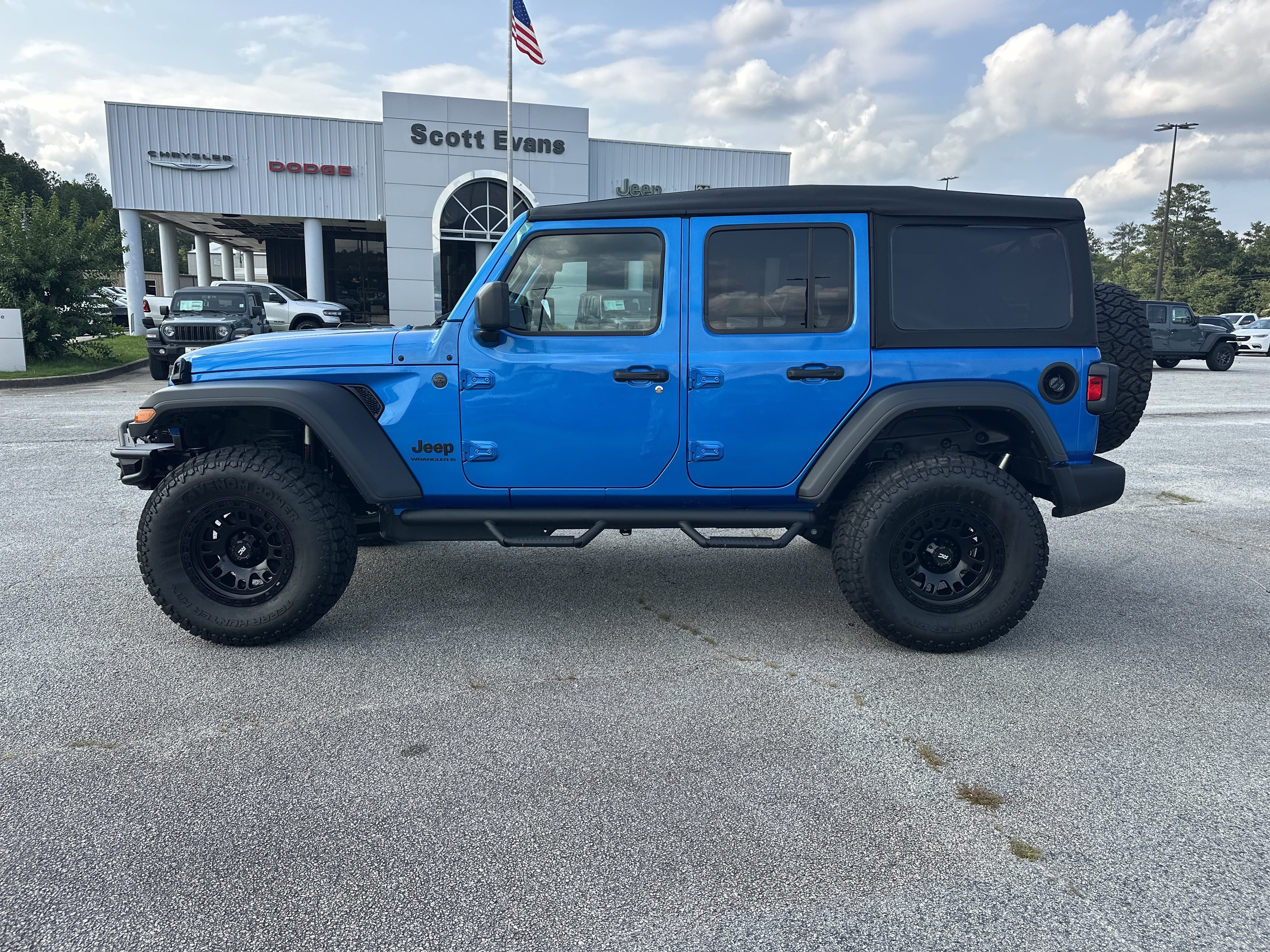 New 2026 Hydro Blue Pearl-Coat Exterior Paint Jeep Sport image 5