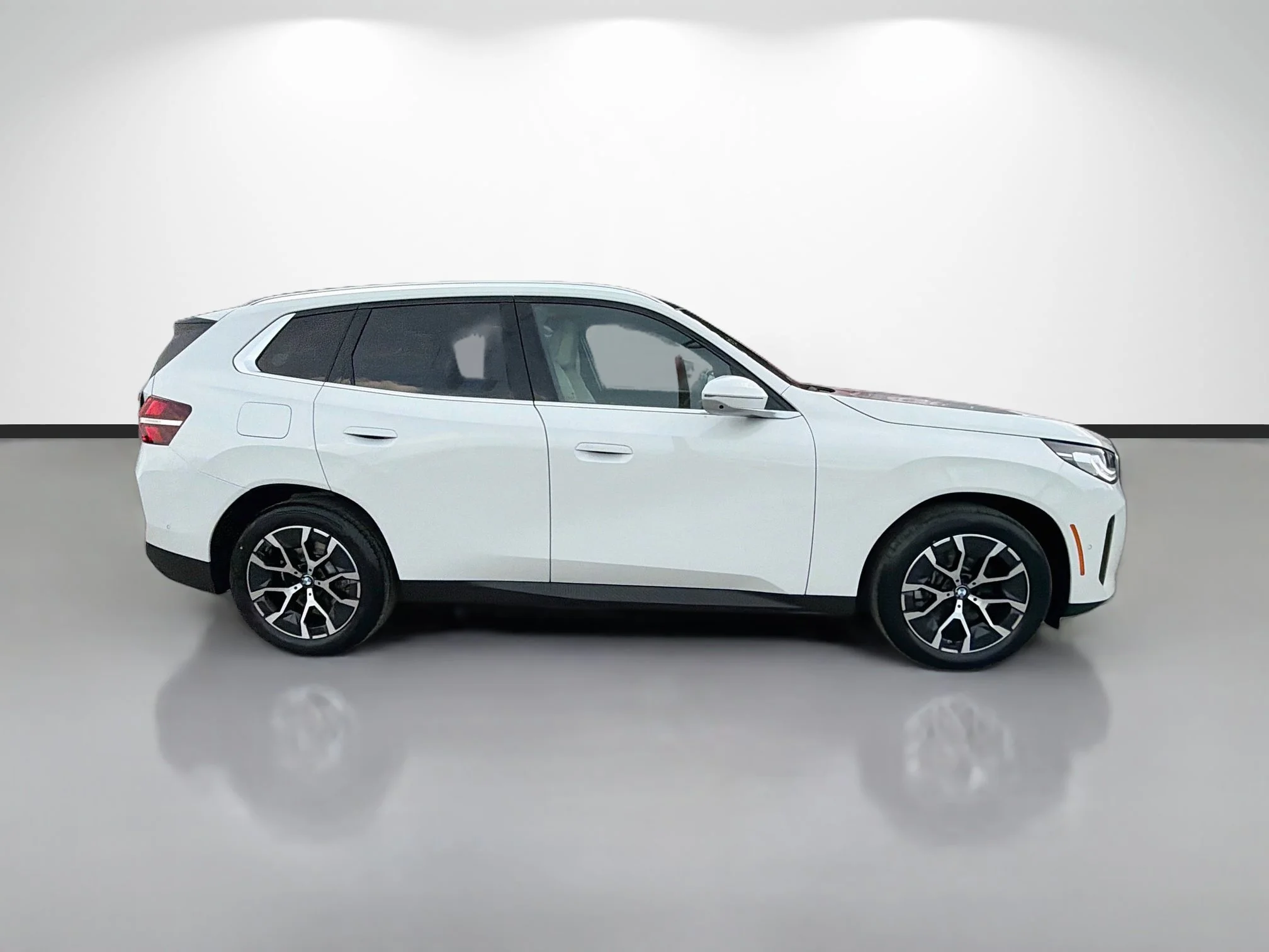 New 2026 Alpine White BMW 30 xDrive image 2