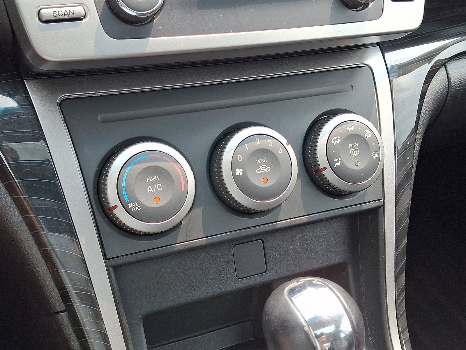 Used 2010 Brilliant Silver Metallic Mazda i Touring Plus image 17