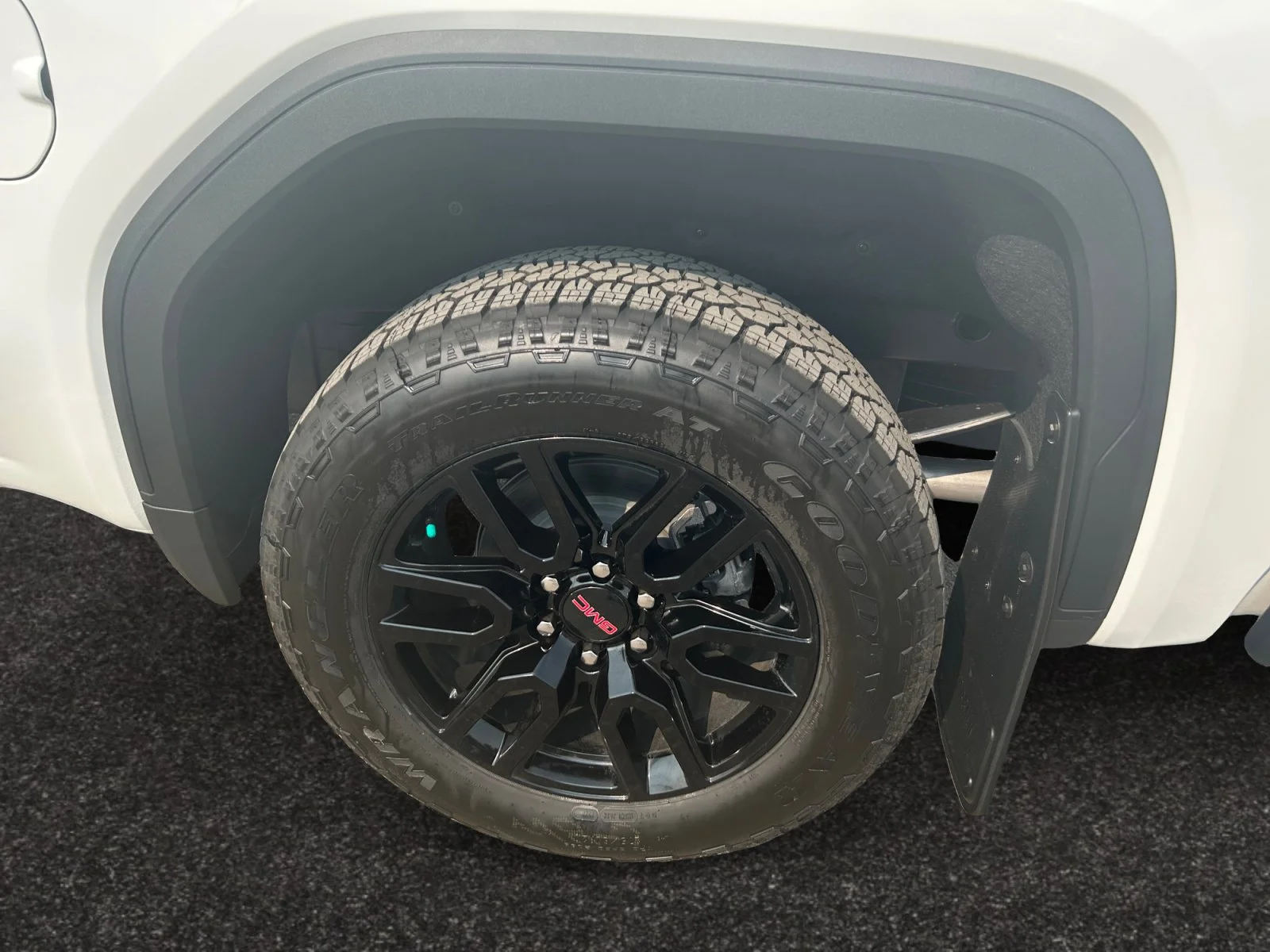 New 2026 Summit White GMC Elevation image 9