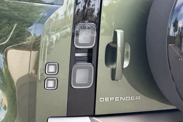 New 2026 Woolstone Green Land Rover S image 25
