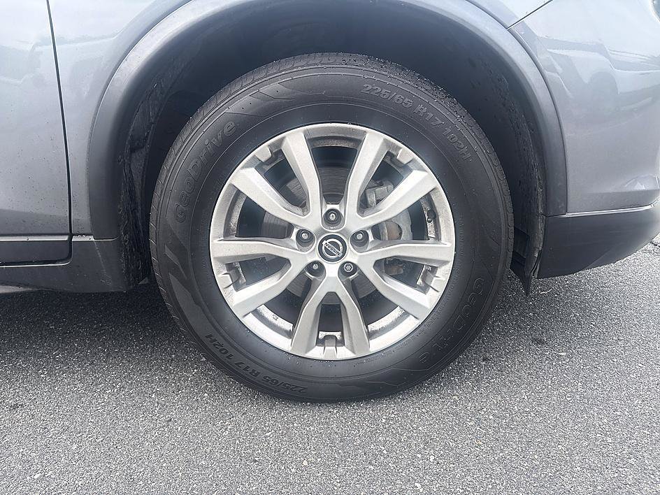 Used 2020 Gun Metallic Nissan SV image 11
