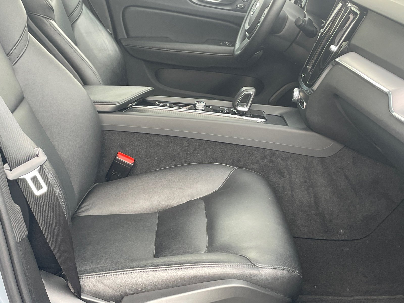 Used 2024 Thunder Grey Metallic Volvo Core Dark Theme image 11