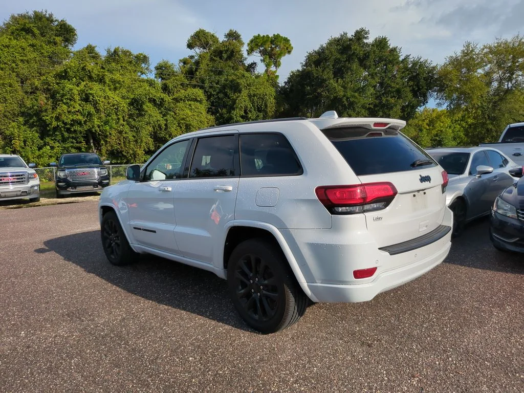 Used 2021 White Jeep Laredo X image 3