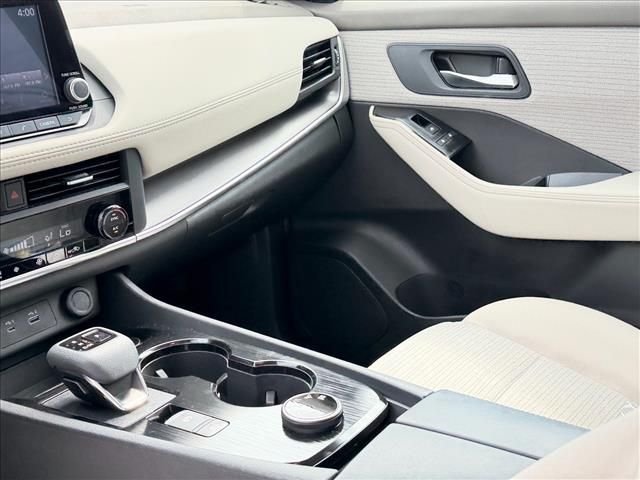 Used 2023 White Nissan SV image 17