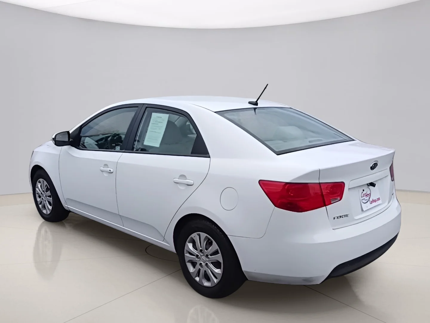 Used 2010 White Kia EX image 5