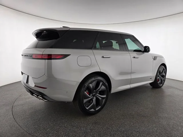 New 2026 Borasco Grey Land Rover Dynamic SE image 2