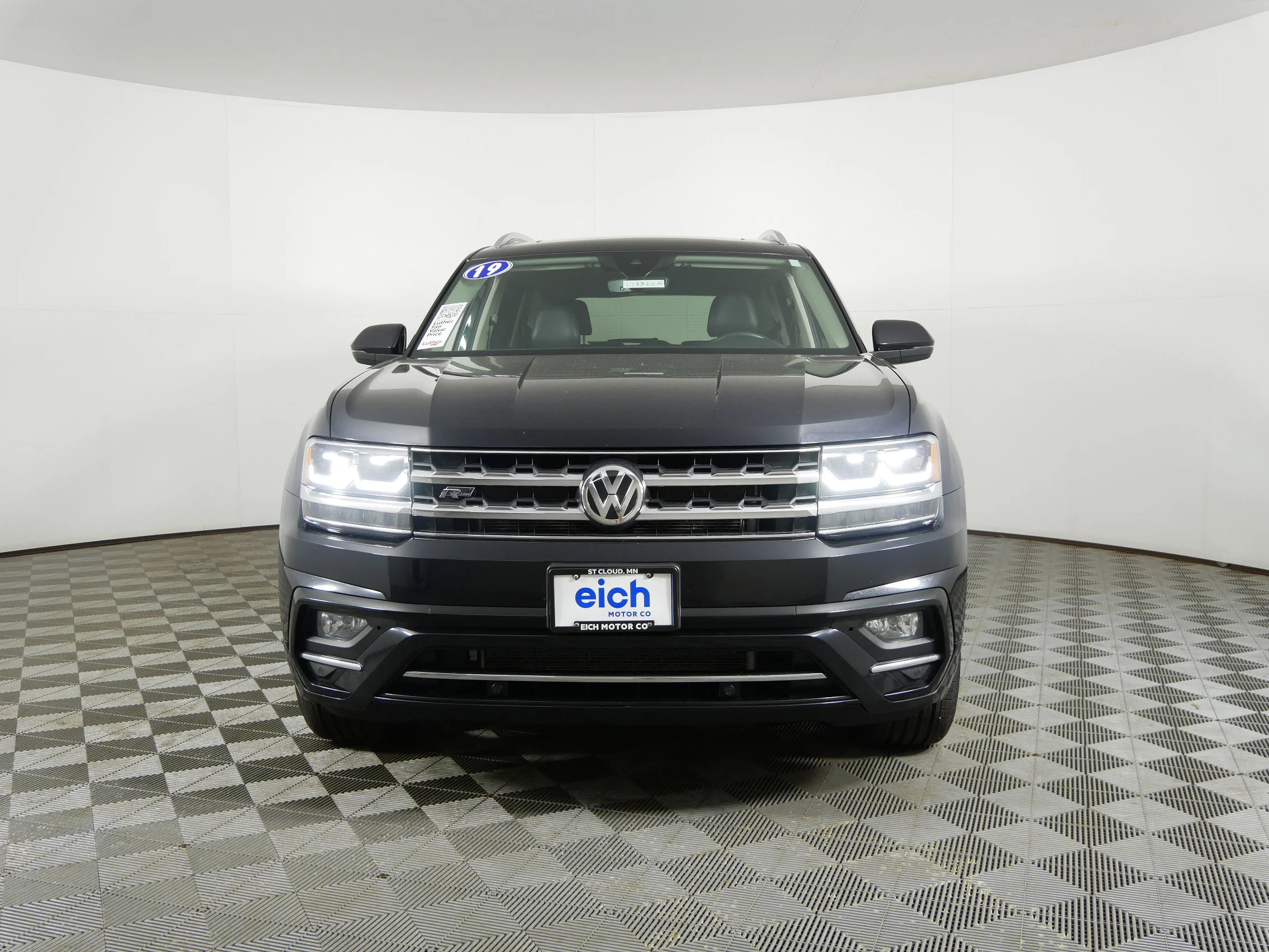 Used 2019 Volkswagen Atlas SEL R-Line with VIN 1V2RR2CA3KC539936 for sale in St. Cloud, Minnesota