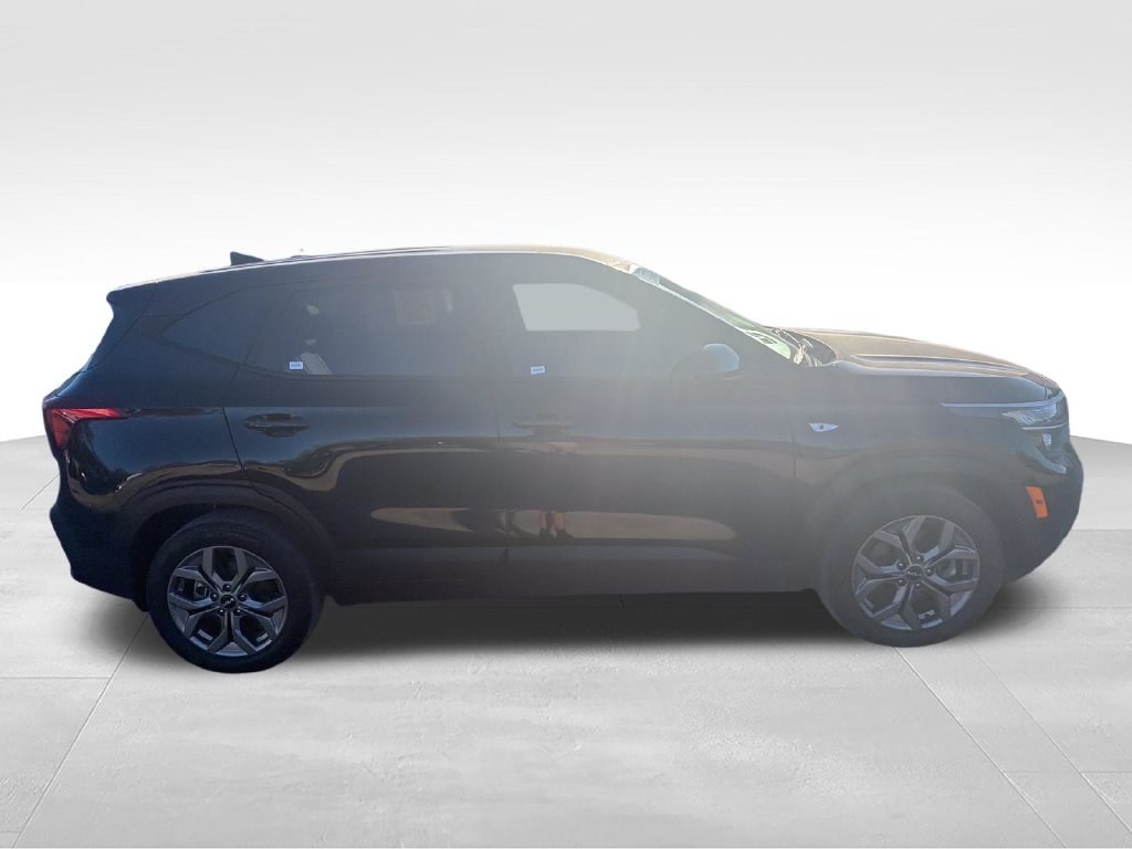 Used 2024 Black Kia LX image 6