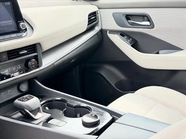 Used 2023 White Nissan SV image 17