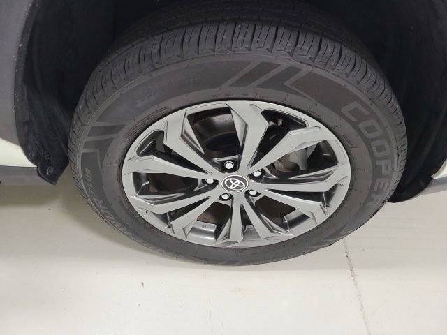 Certified Used 2022 Blizzard Pearl Toyota Hybrid XLE Premium image 40