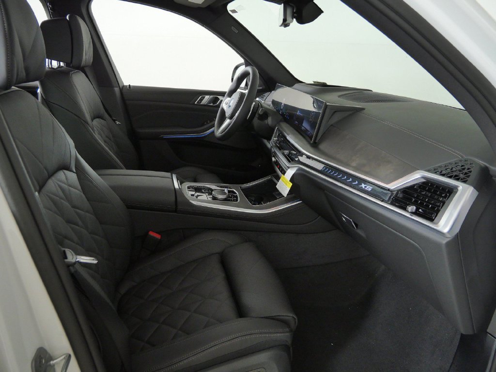 New 2026 Mineral White Metallic BMW xDrive50e image 20
