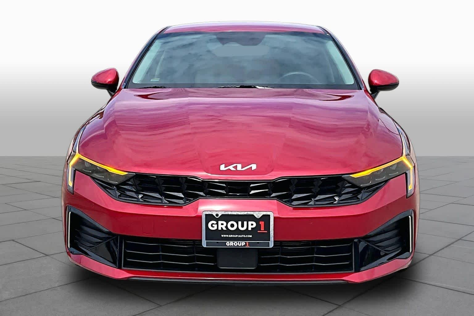 Used 2025 Runway Red Kia LXS image 7