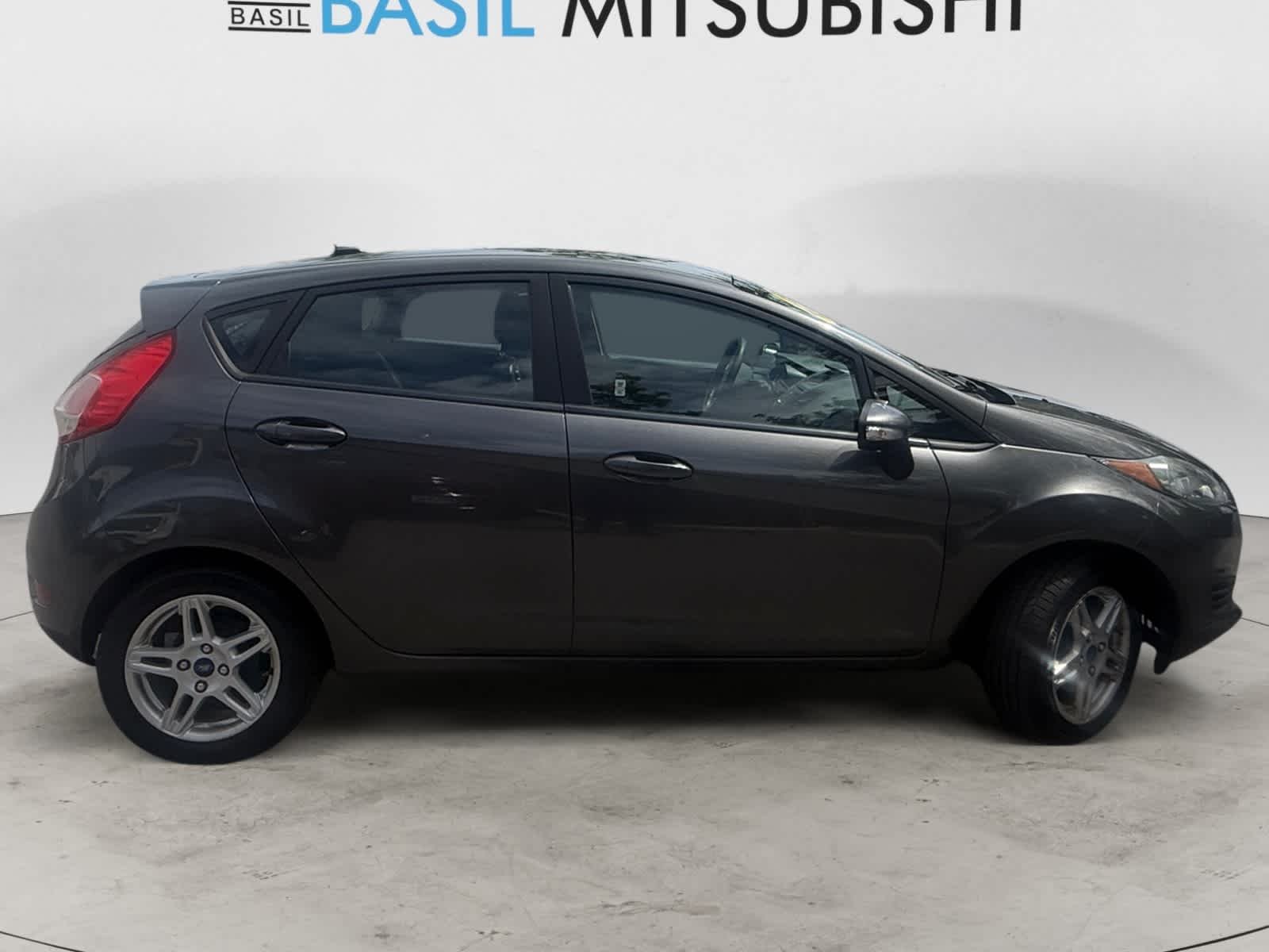 Used 2019 Magnetic Metallic Ford SE image 6