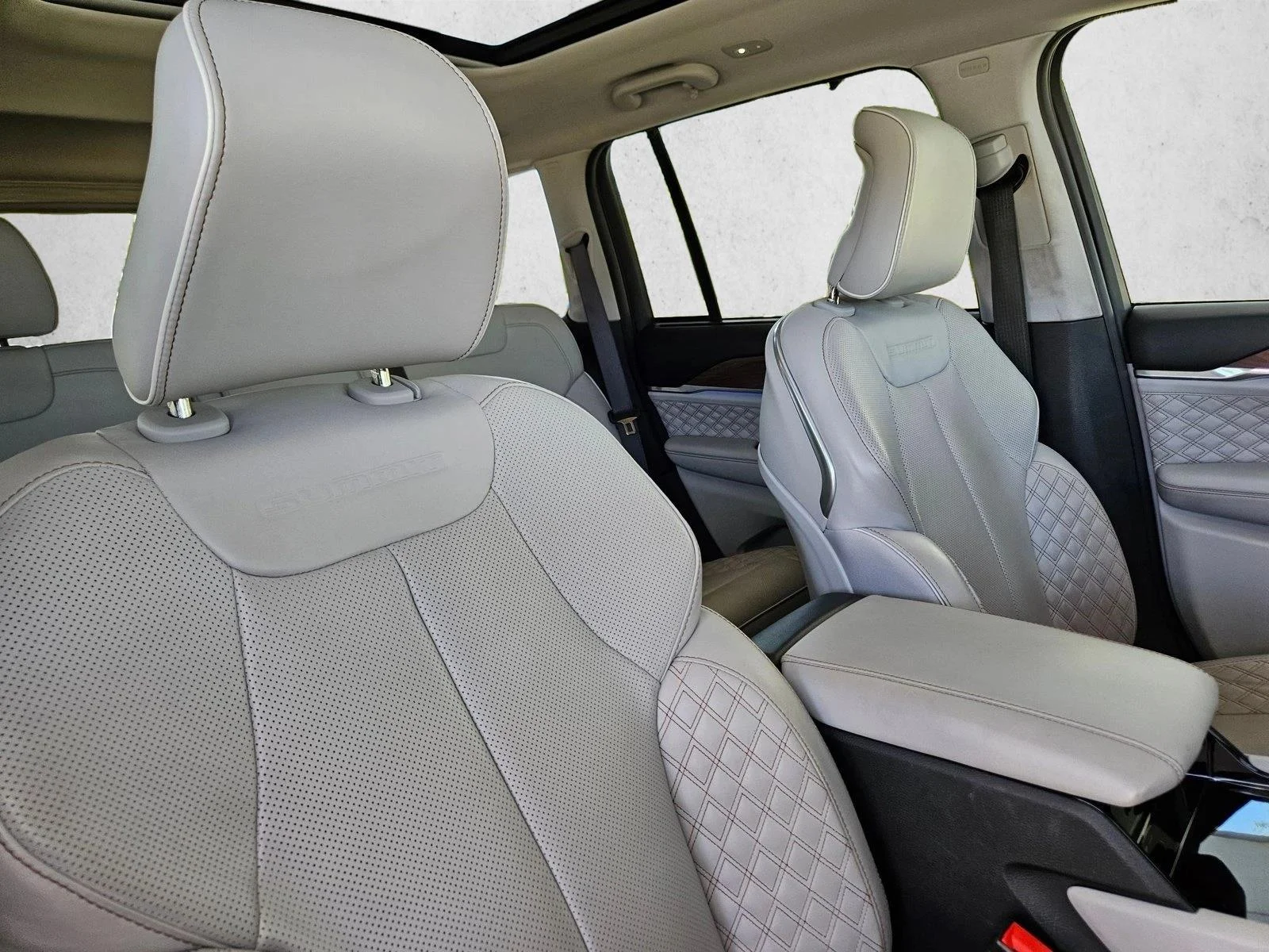 Used 2022 Bright White Clearcoat Jeep Summit image 19