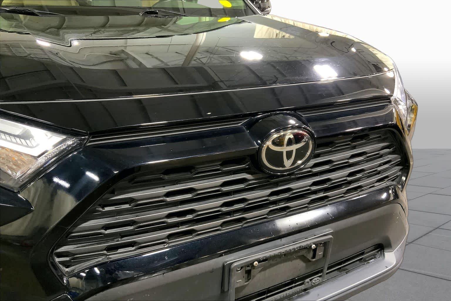 Used 2023 Midnight Black Metallic Toyota XLE Premium image 30