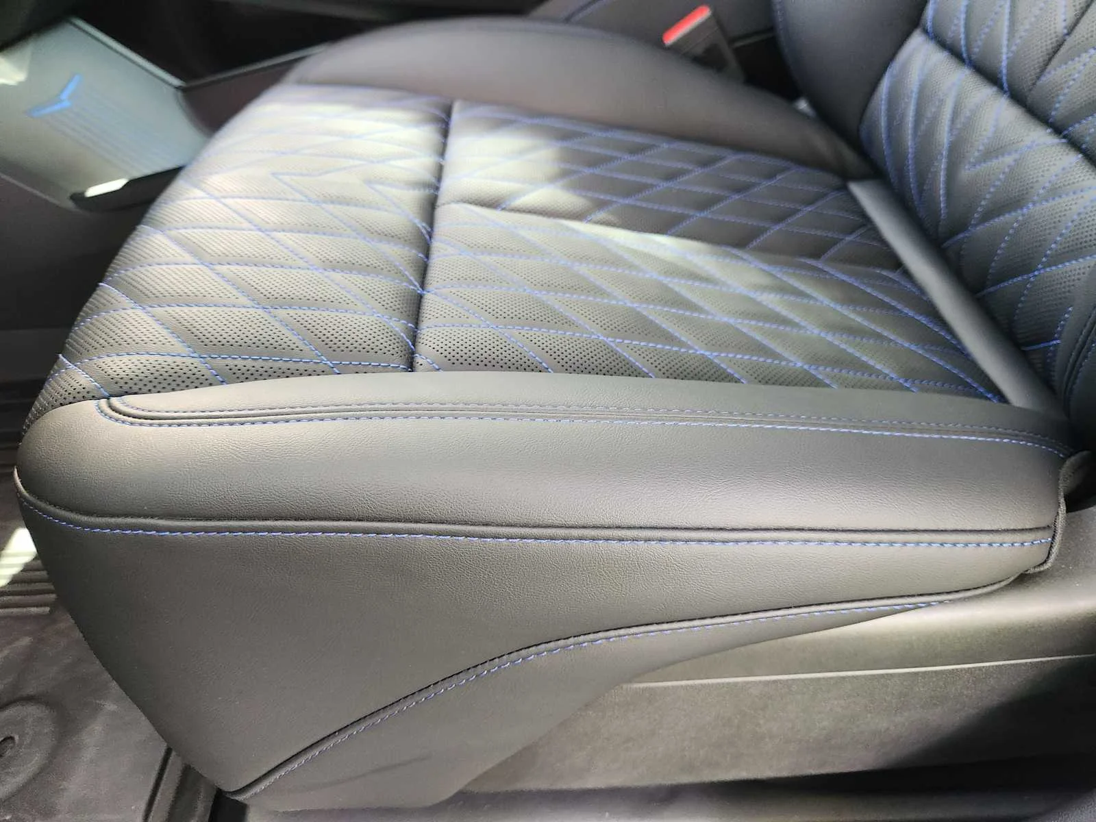 New 2026 Luna Metallic Cadillac Luxury image 16