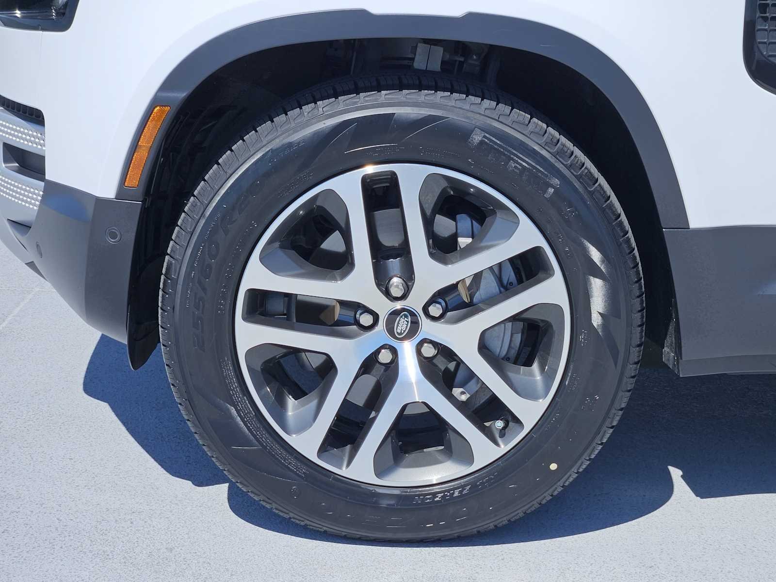 Certified Used 2025 Fuji White Land Rover S image 10