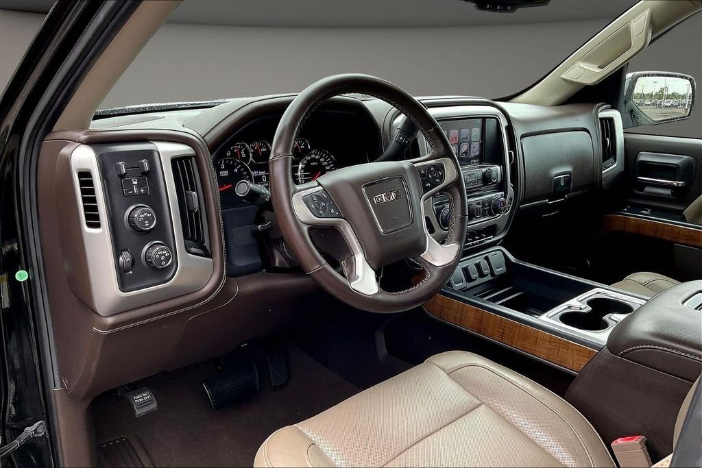 Used 2018 Black GMC SLT image 19