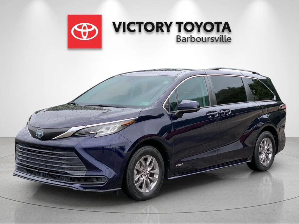 Used 2021  Toyota LE image 1