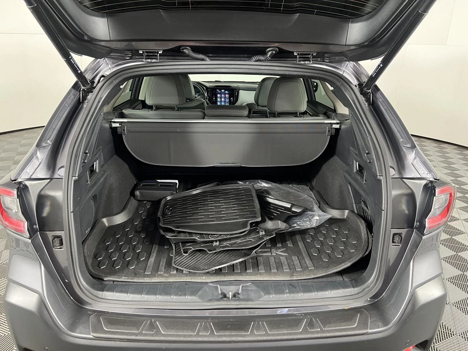 Used 2025 Magnetite Gray Metallic Subaru Limited image 30