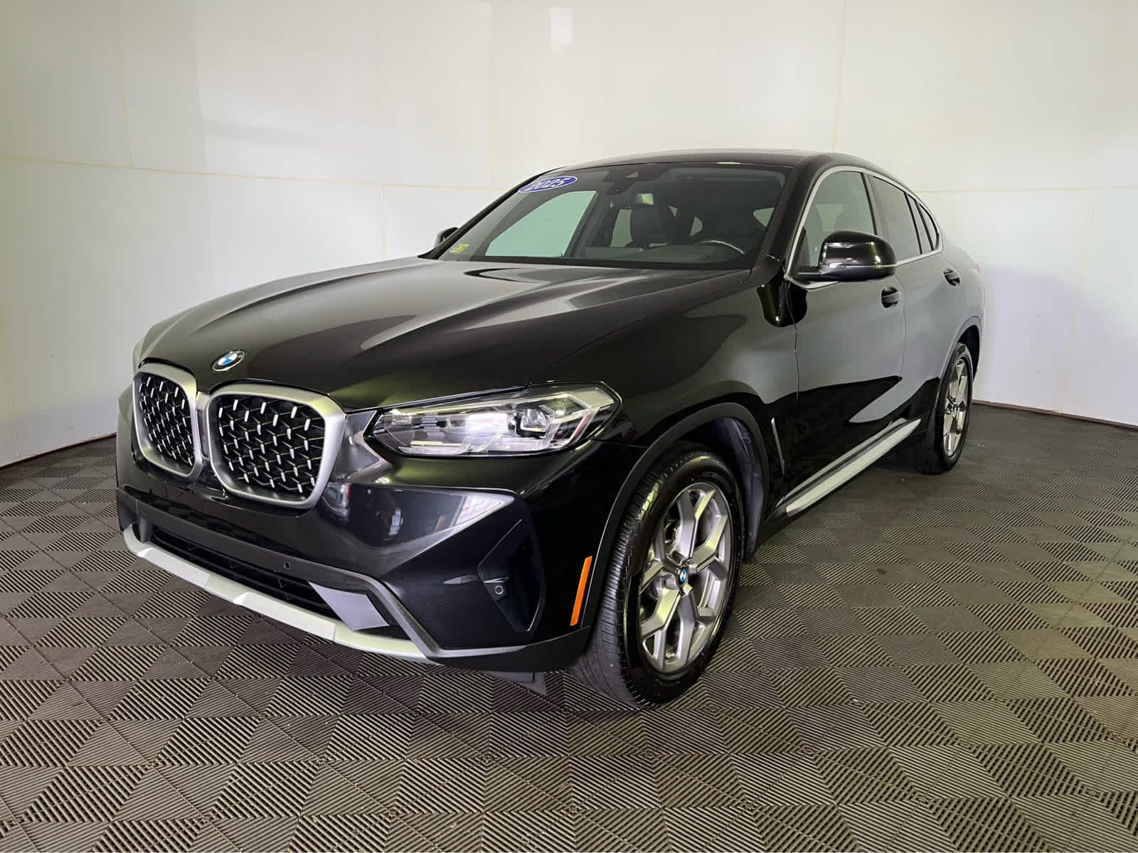 Used 2025 Black Sapphire Metallic BMW xDrive30i image 3