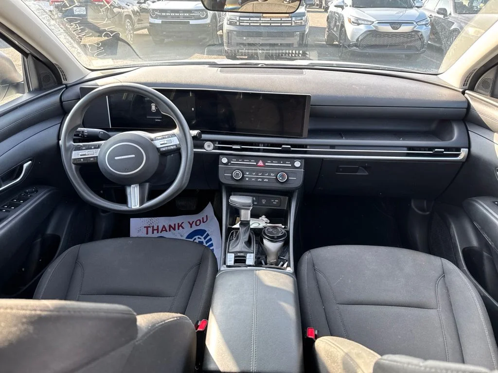 Used 2025 White Hyundai SE image 9