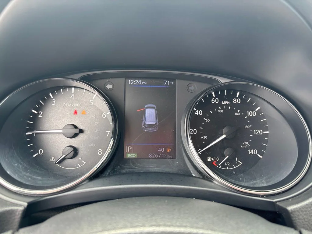 Used 2018 White Nissan SL image 24
